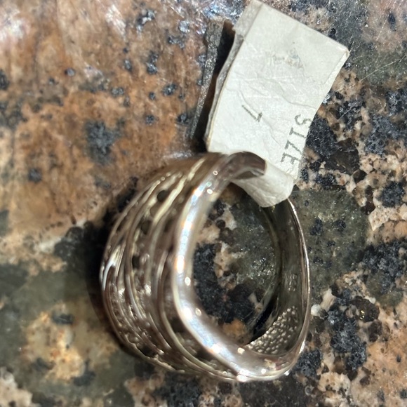 925 Sterling Silver Women's Ring size 7 - Picture 3 of 3